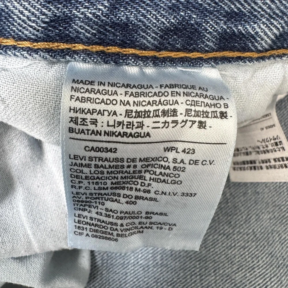 Levis 550 Jeans Mens 38x32 Blue Medium Wash Relaxed Tapered Zip Fly Denim